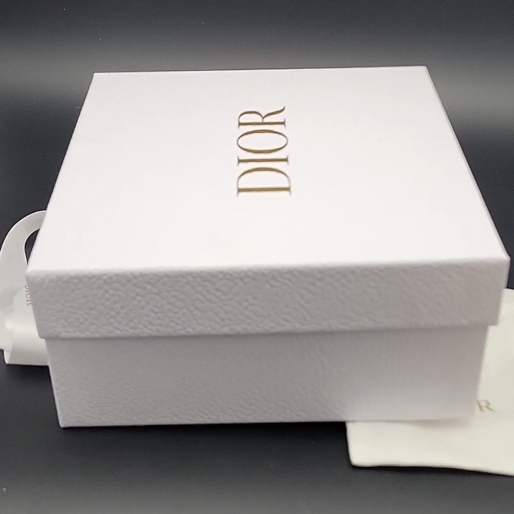DIOR Gift box with ribbon, tissue, drawstring bag, White/gold, Medium